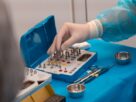 Jak przygotować się do wszczepienia implantu zęba?